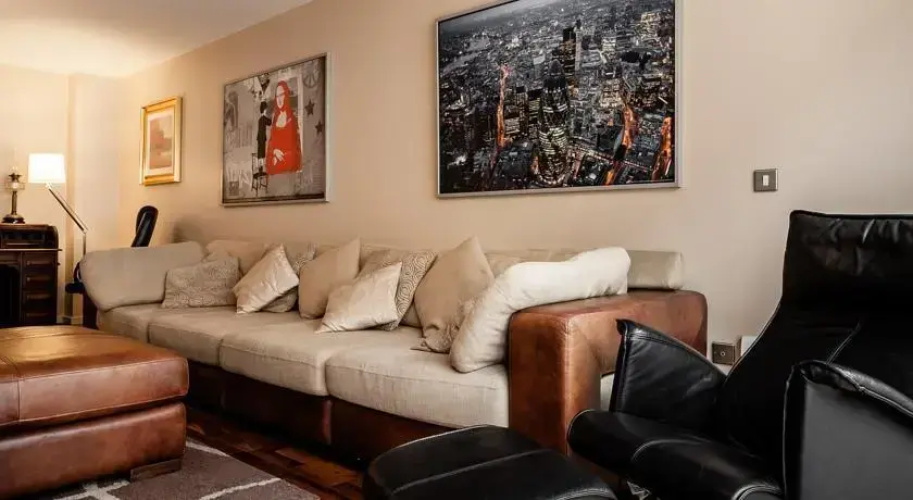 Hanover Dock Apartment