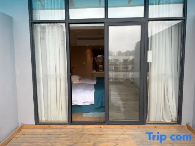 Standard Twin room with courtyard view