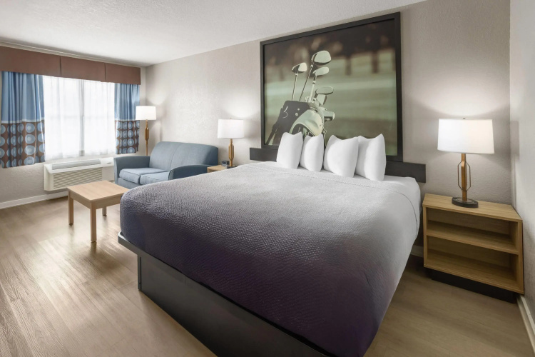 Super 8 by Wyndham Ellenton Bradenton Area
