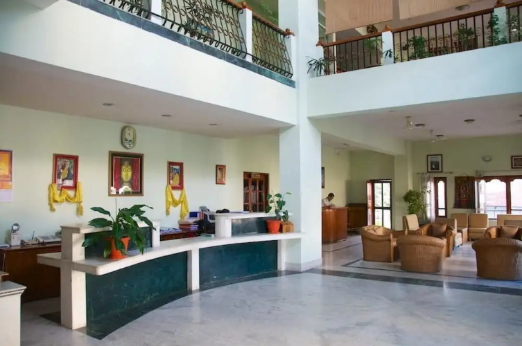 lhaki Hotel