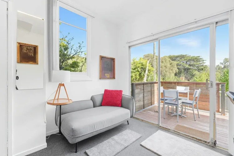 Charming Maning Ave - 2 Bedroom Unit