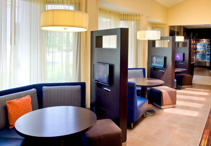 Courtyard by Marriott Lincroft Red Bank