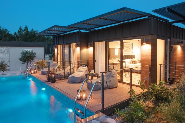 Standard Double room with pool view