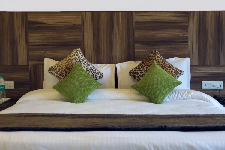 Hotel Seven Oaks