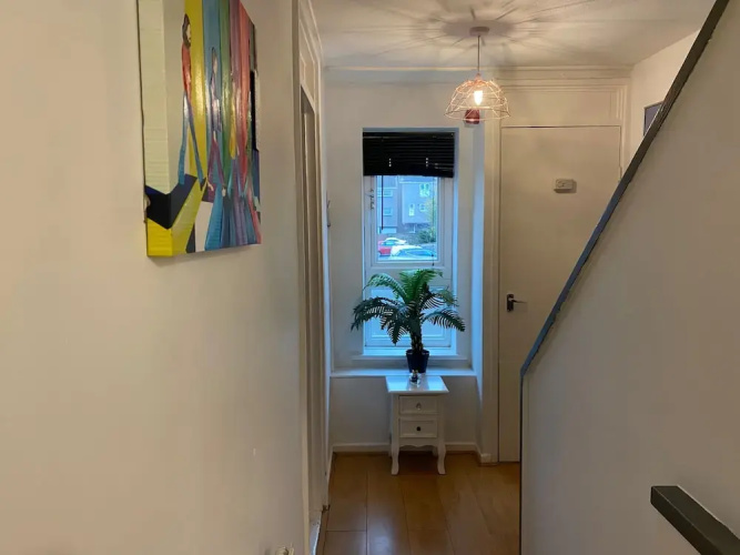 Living Large 5BR Home - Parking - Ideal for Groups