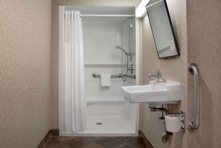 Ramada Plaza by Wyndham Calgary Downtown photo 9