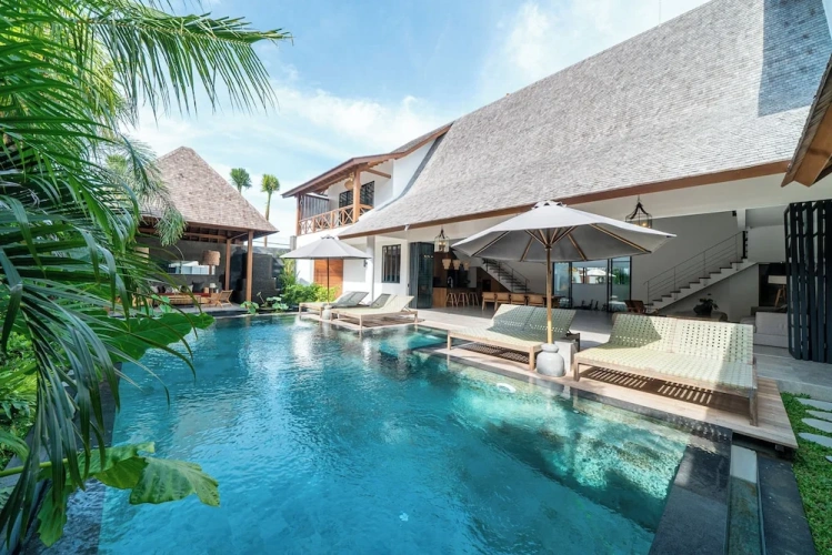4 Bedrooms Deluxe Villa with balcony and with pool view