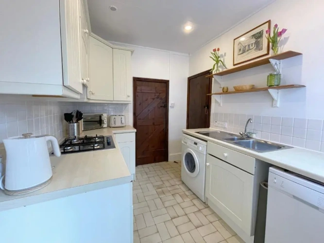 2 Bedrooms Cottage