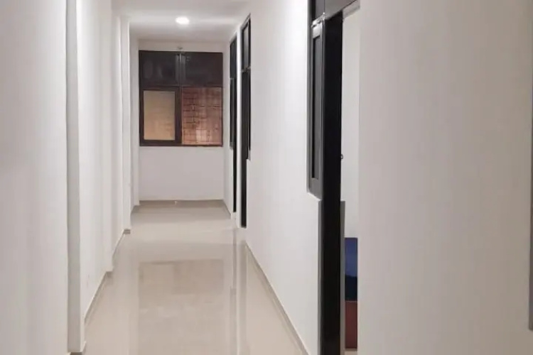 RedDoorz near Pasar Baru 4
