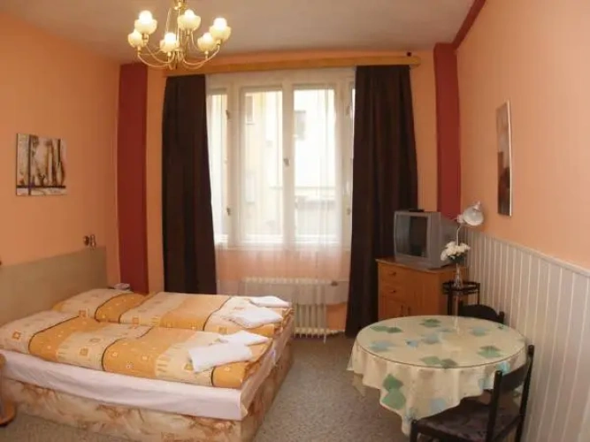 2 Bedrooms Triple Apartment