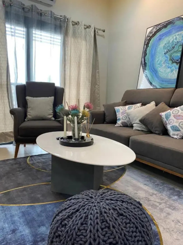 Modern 2-bedroom unit with pool and beach access