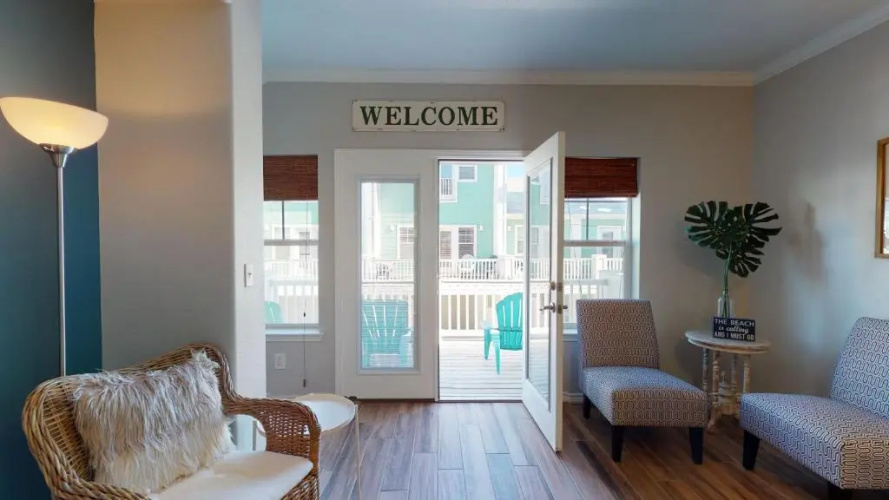 MC18 Upscale Condo, Shared Pool, Close to Beach