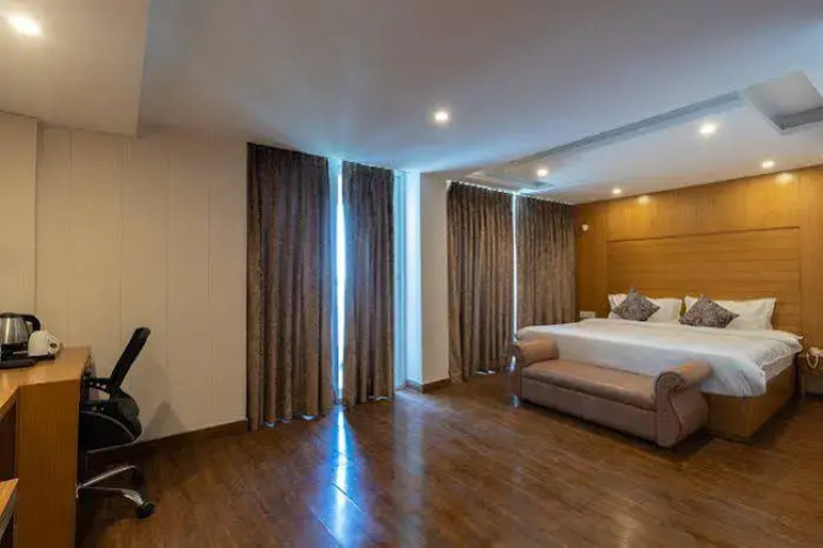 Yashshree Mussoorie Mall Road