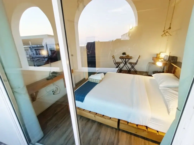 Standard room with balcony and with partial sea view