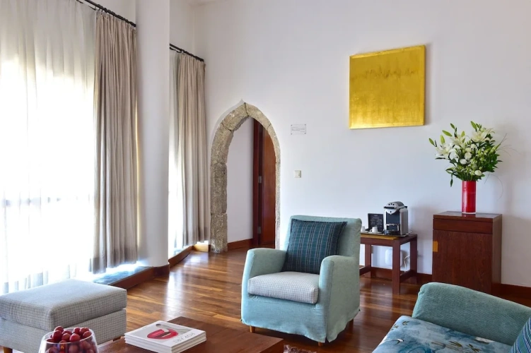 Standard Quadruple Suite
