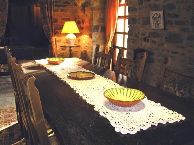 4 Bedrooms Cottage