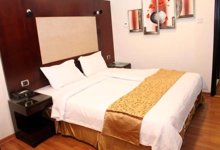 2 Bedrooms Apartment