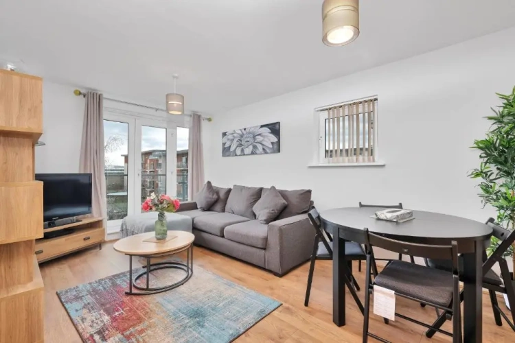 2 Bedrooms Apartment