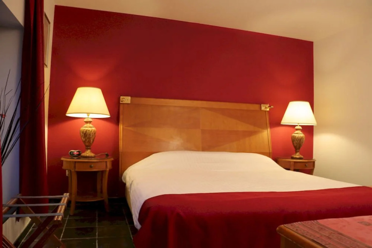 Le Central Hotel