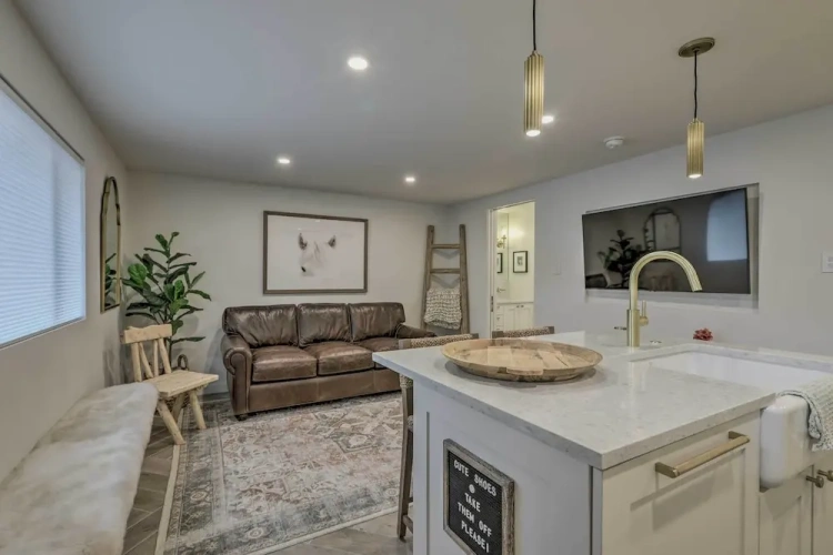 2 Bedrooms Apartment