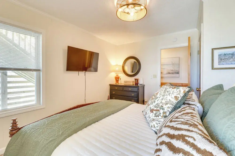 Hot Tub & Ocean Views: Kitty Hawk Haven!
