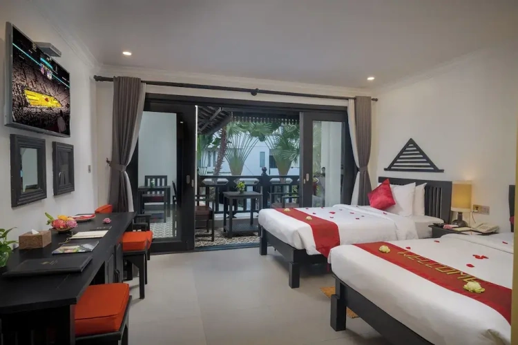 Standard Twin room with balcony and with pool view