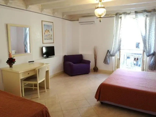 Standard Triple room