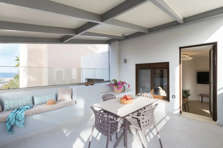 Antigoni's Seaside Lodge