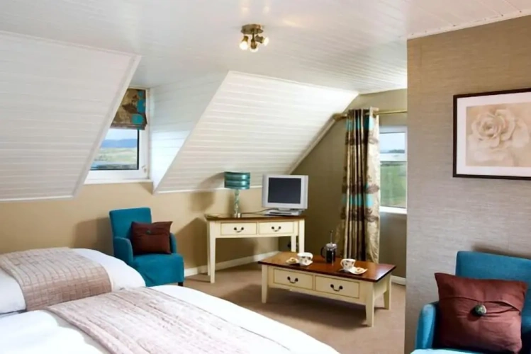 Standard Twin room with sea view