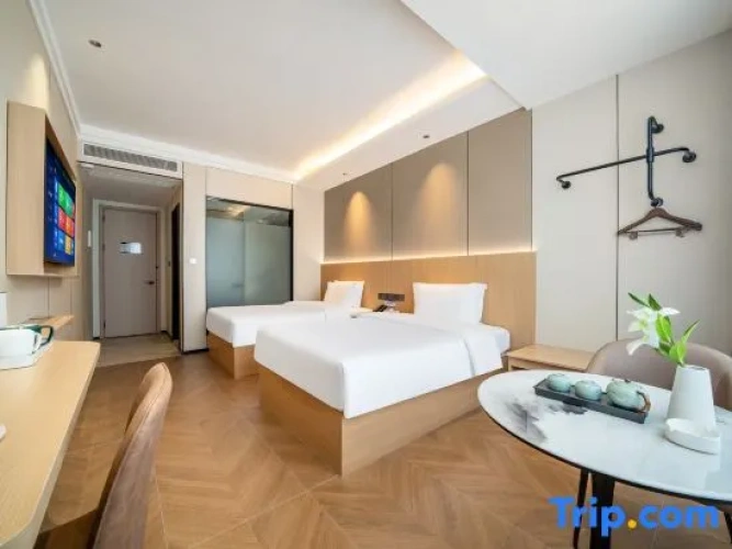 Standard Twin room with garden view