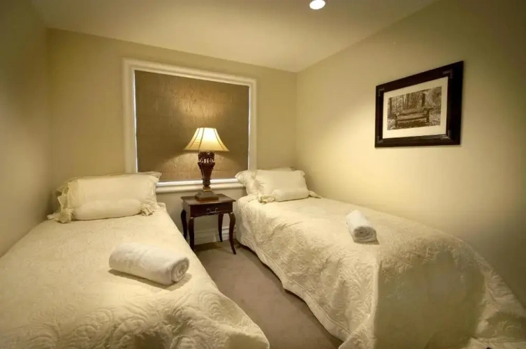 3 Bedrooms Apartment