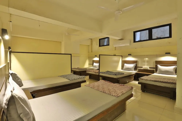 night-halt dormitory