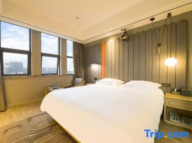 Deluxe Double room with city view