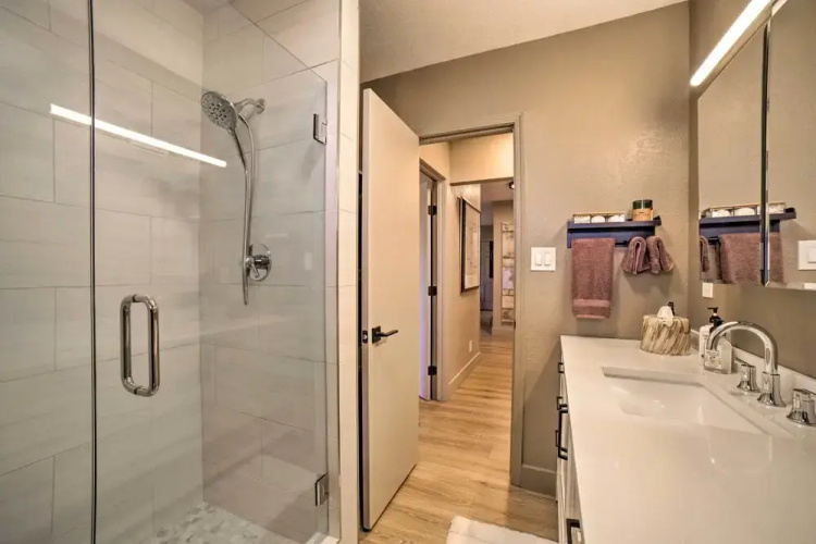 Modern Reno Abode Near Parks & Midtown!