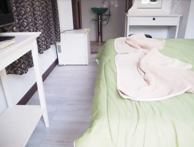 5 Bedrooms Cottage