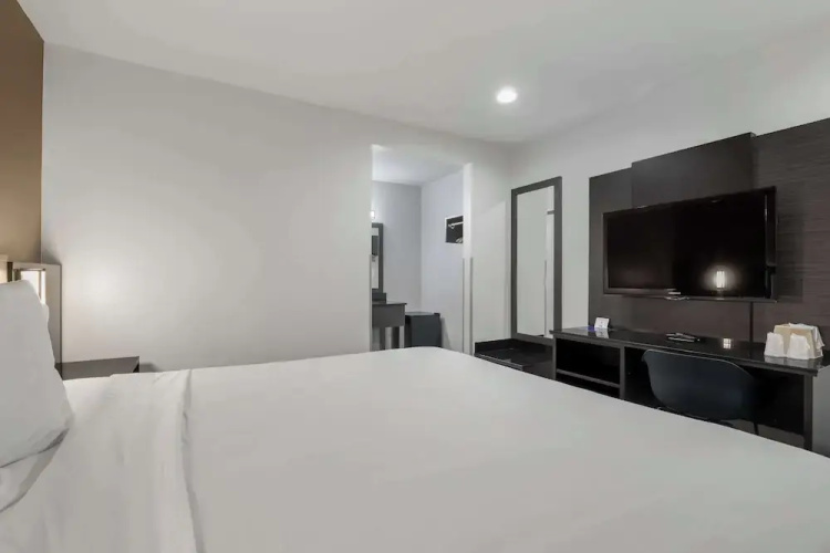 Studio 6 Suites Escondido, CA