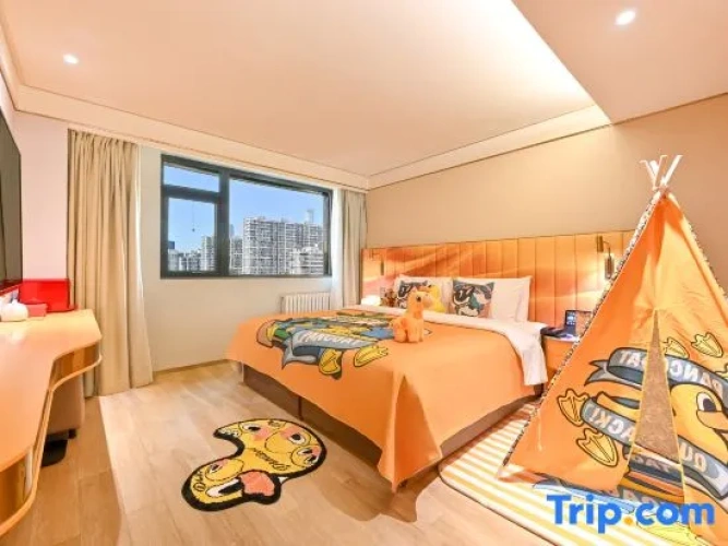 Double Suite with street view
