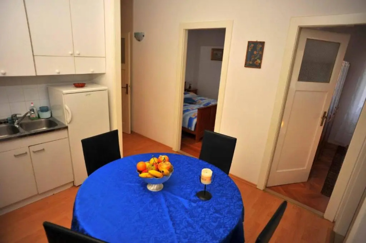 Apartments Piv - 10 m from beach