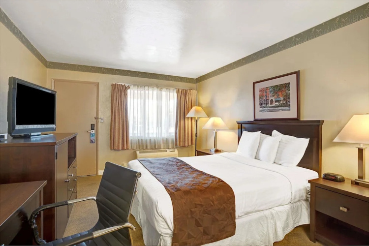 Travelodge Everett City Center