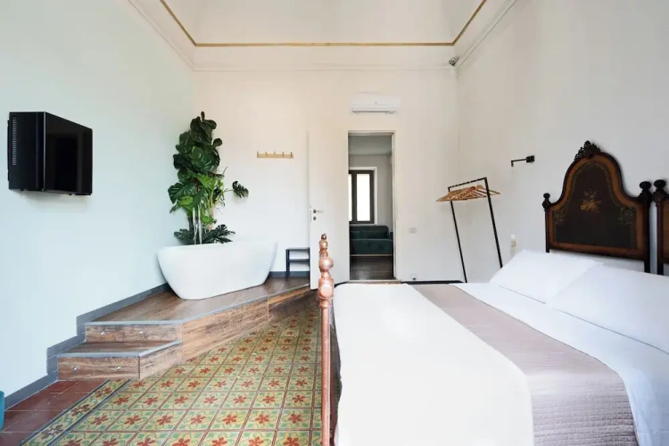 Standard Quadruple room with city view