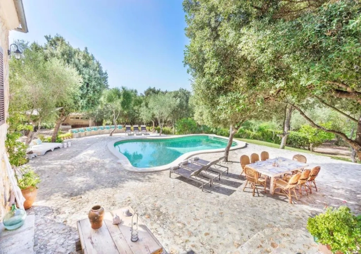 4 Bedrooms Villa