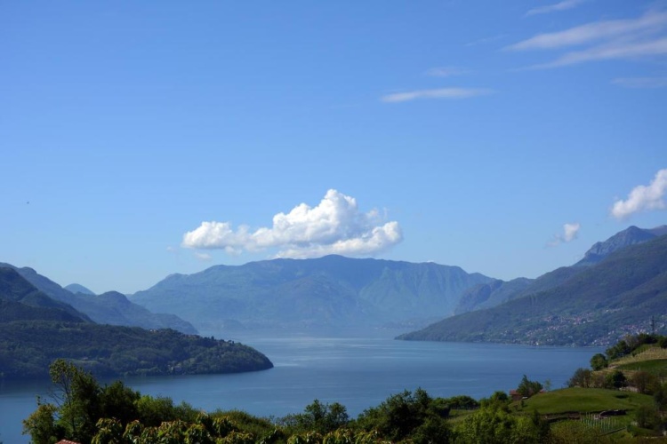 1 Bedroom Attic Apartment with lake view