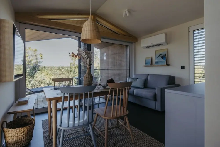 Deluxe Cottage with land view