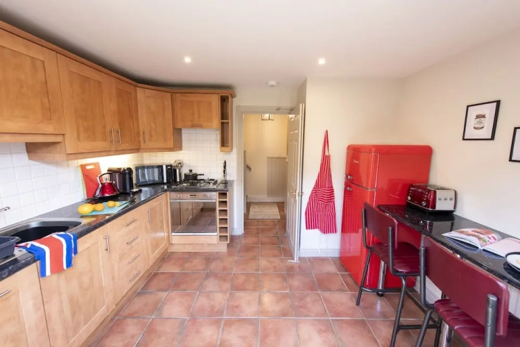 3 Bedrooms Cottage