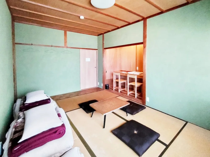 Guesthouse Bench