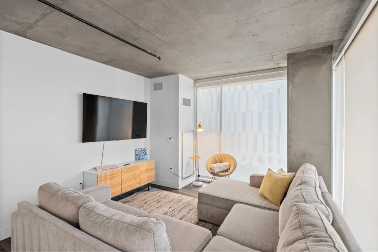 Standard Triple room with city view