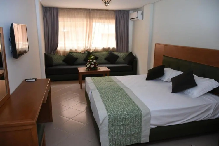 Standard Triple room with sea view
