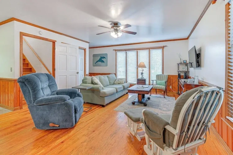 4 Bedrooms Cottage