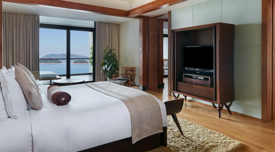 Double Suite with lake view