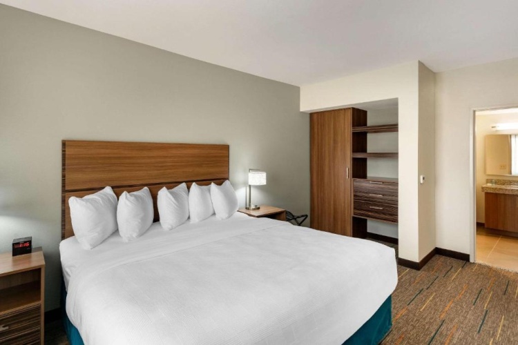 Standard Double Suite